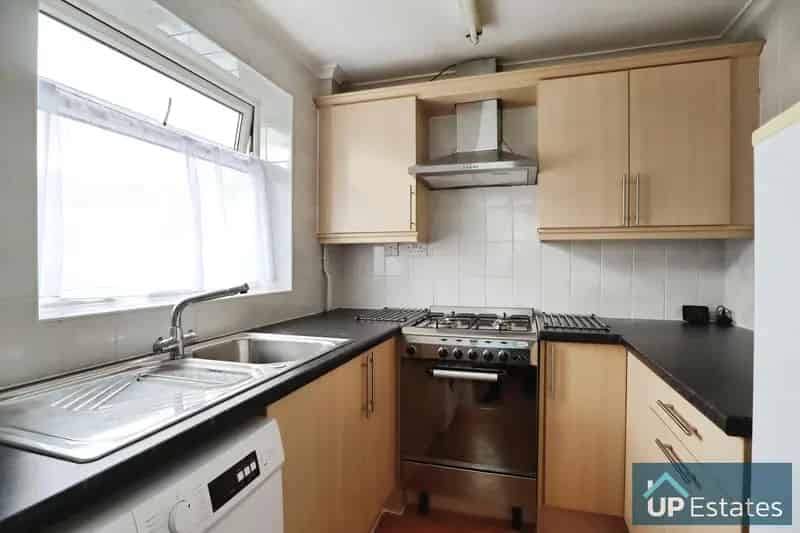 2 Bedroom End Terrace House to Rent
