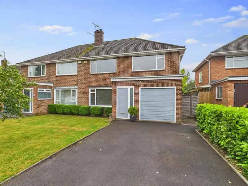 4 Bedroom Semi-Detached House for Sale