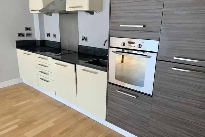 2-Bedroom Unfurnished Apartment North Bank Wicker S3