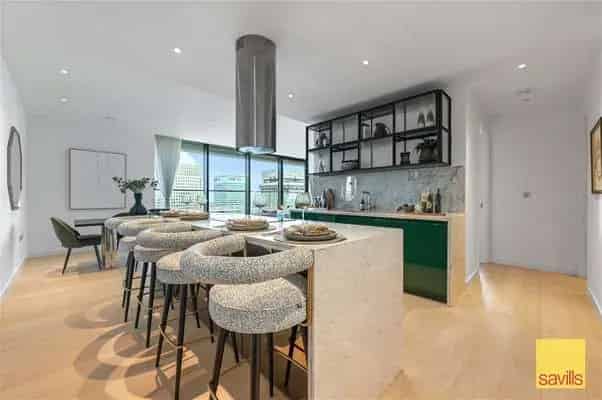 Luxury 2-Bed Apartment in Wardian Canary Wharf