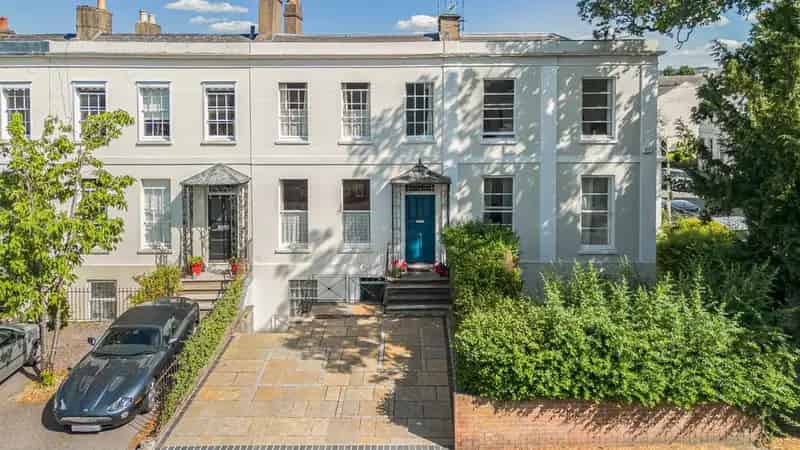 5 Bedroom House for Sale in Cheltenham