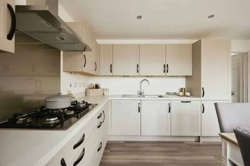 Family Home at Niveus Walk with 4 Double Bedrooms and Garage