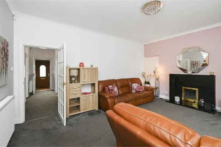 3 Bed House - Detached with 2 Reception Rooms