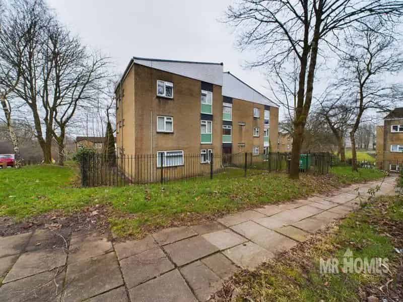 2 Bed Flat for Sale Offers Over 120000 No Chain