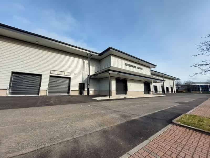12 Commercial Units in Modern Refurbished Pavilion
