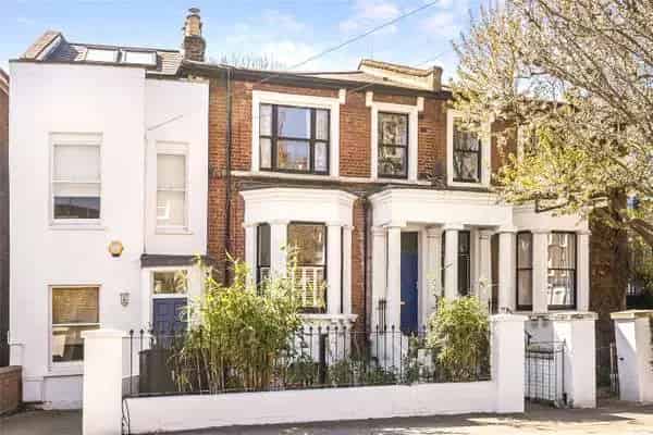 2-Bed Victorian Apartment with Private Terrace