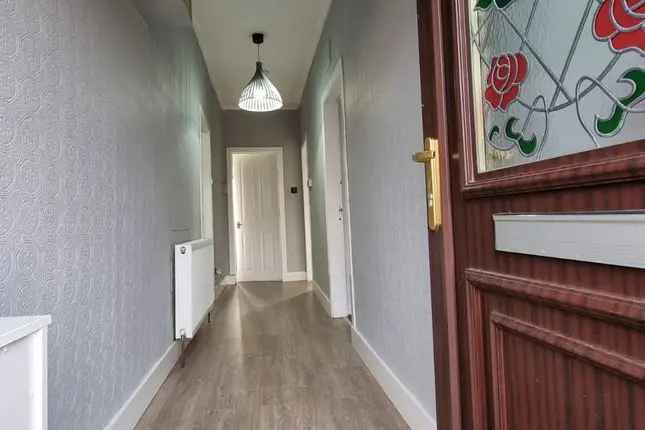 Modern 2-Bedroom Cottage Flat for Rent in Glasgow Carntyne