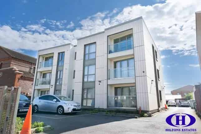 9 Flat Building for Sale Hounslow Bath Road