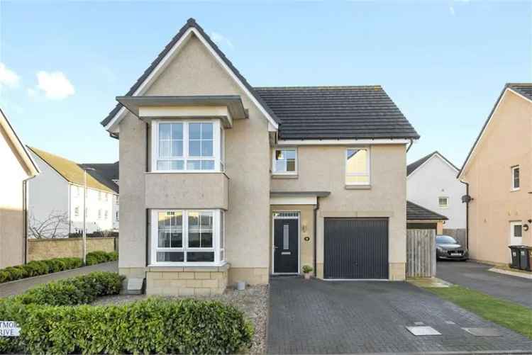 4 Bed House - Detached with 2 Reception Rooms