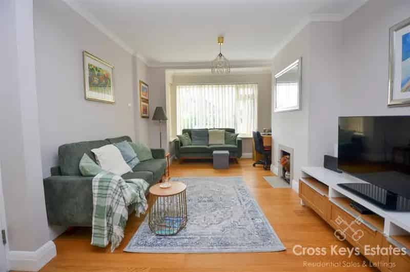 3 Bedroom Semi Detached House To Rent