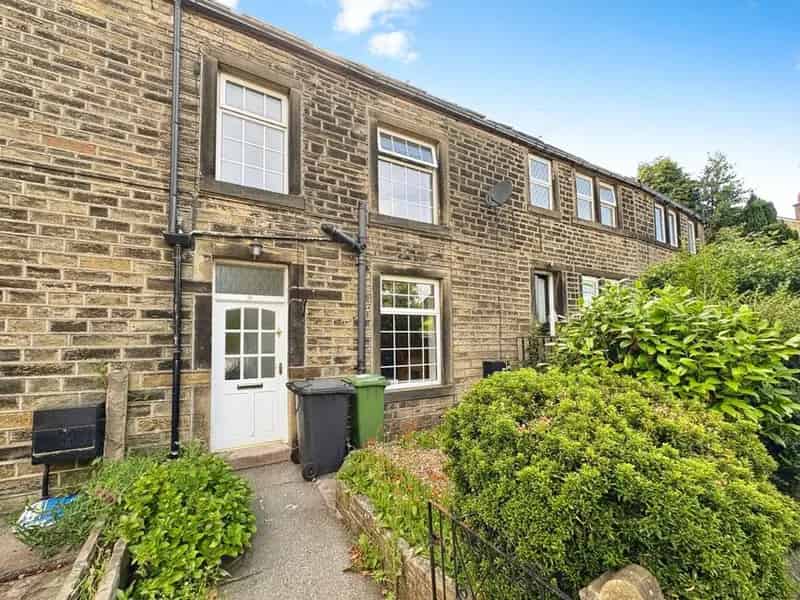 2 bedroom Mid Terrace House for sale, Holmfirth, West Yorkshire, HD9
