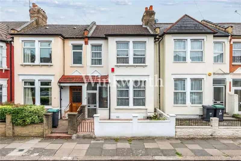 3 Bed House For Sale Renovation Opportunity Chain Free