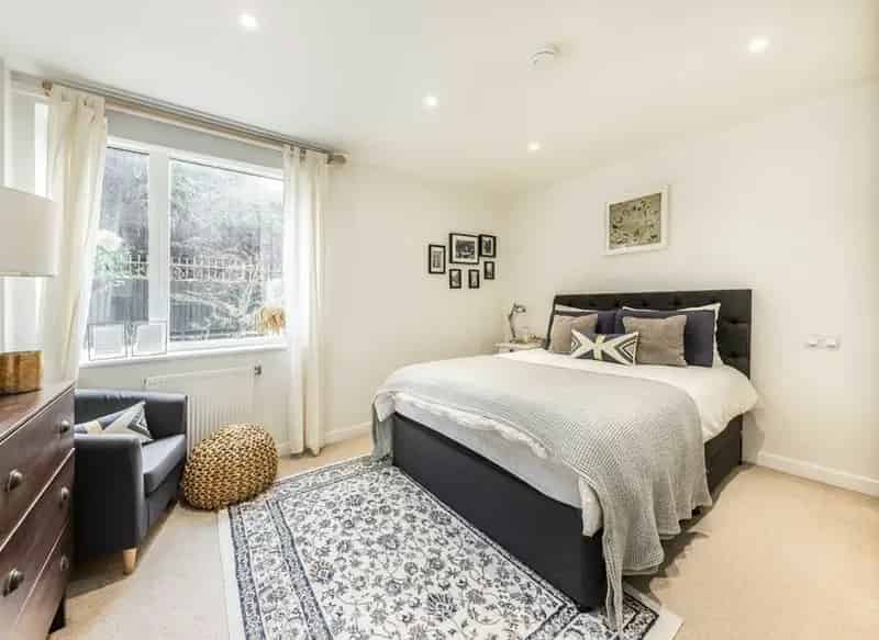 Spacious 2-Bedroom Ground Floor Apartment near Mudchute DLR