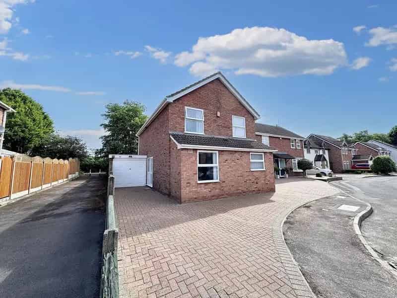 4 Bedroom Detached House for Sale Finham Park Catchment