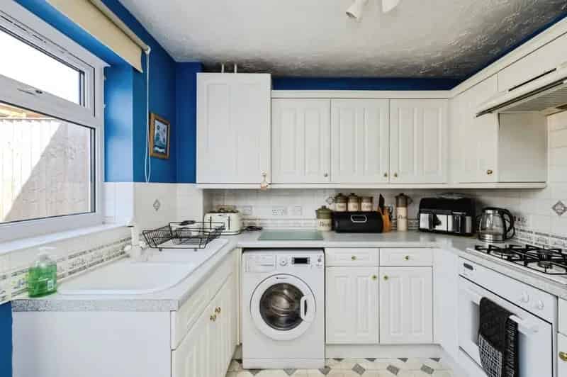 3 Bedroom Detached House Birchgrove Garage Driveway