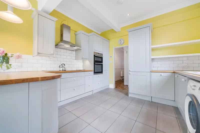 3 Bedroom Edwardian Semi-Detached House To Rent