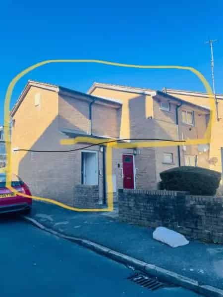 House Conversion Flat Swap to Leicester - Shared Gardens & Parking