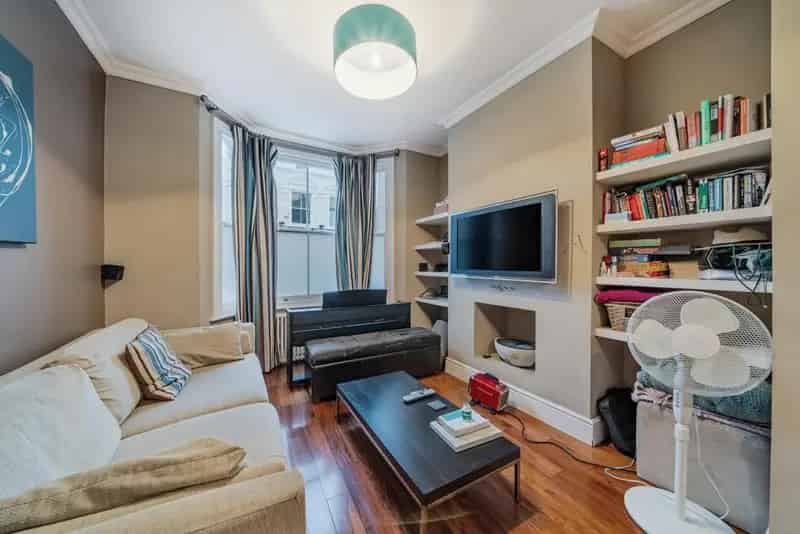 2-Bedroom House with Private Terrace in Greenwich