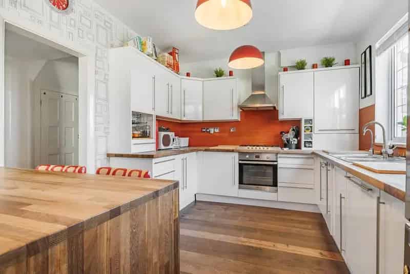 4 Bedroom Semi Detached Mock Tudor House Near Beckenham Place Park