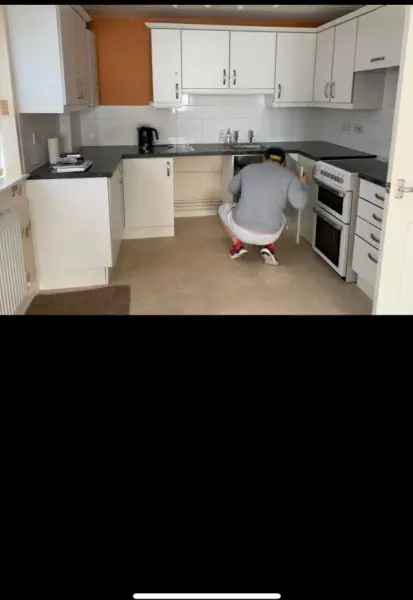 Flat For Rent in Taunton, England