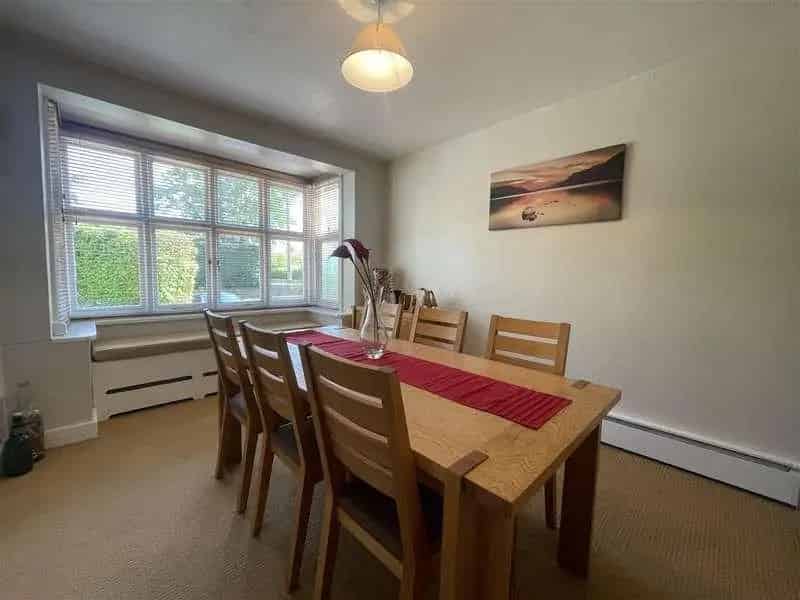 4 bed house for sale