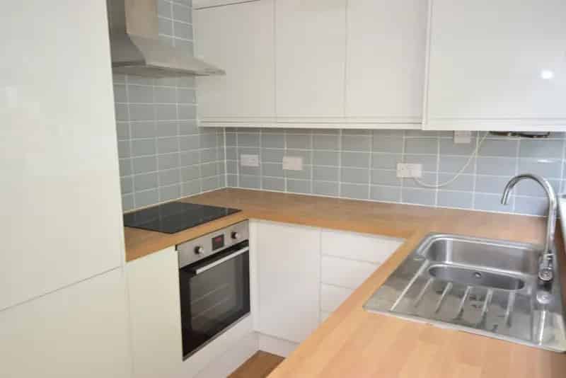 3 bedroom end of terrace house to rent