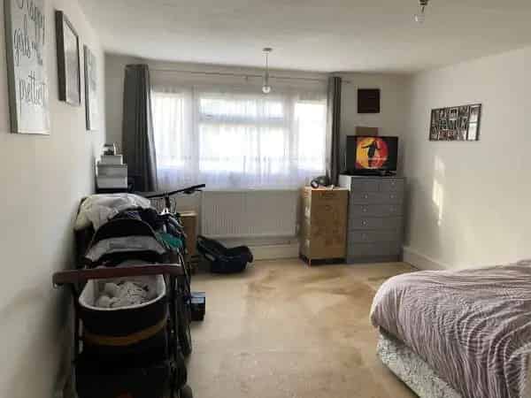 Ground Floor Property with New Kitchen and Radiators