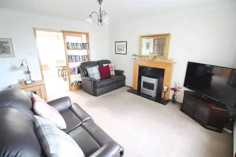 3 Bedroom Detached House to Rent - Modernisation Needed