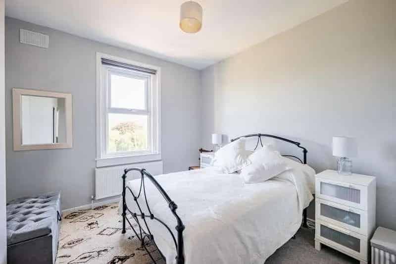 2 Bed Flat for Sale - City Views, Private Garden & Garage