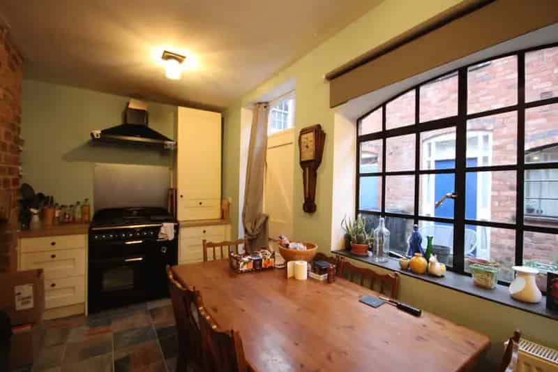 2 bedroom mews house