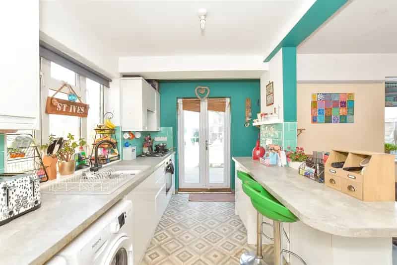 3 Bedroom Semi-Detached House Near Seafront