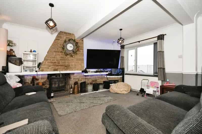6 Bedroom Detached House Duckmanton Derbyshire
