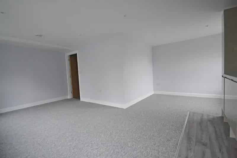 Crawley Studio Apartment First Floor Open Plan Kitchen Shower Room Storage