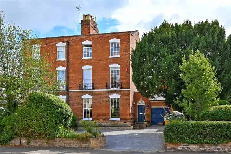 5 Bedroom Semi-Detached House to Rent
