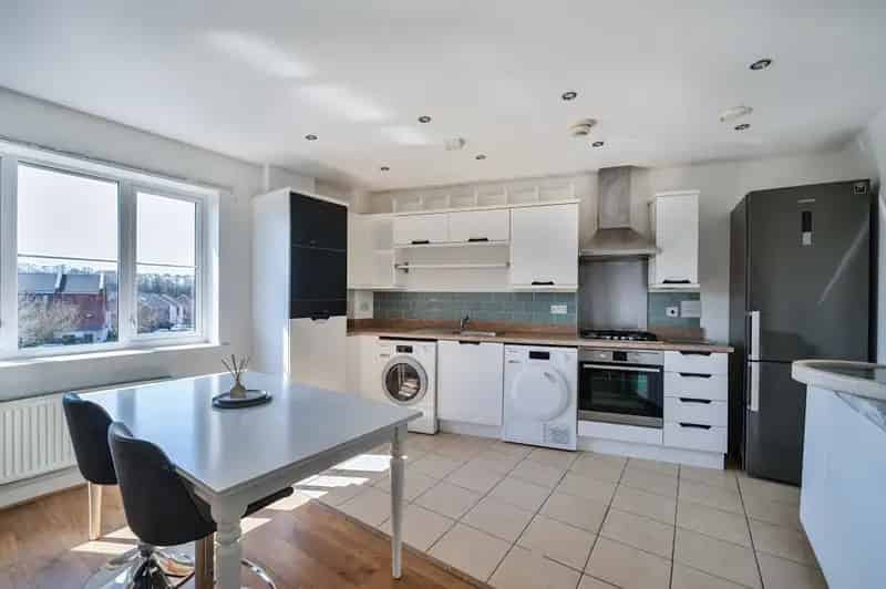 2 Bedroom Flat for Sale in Rooksdown