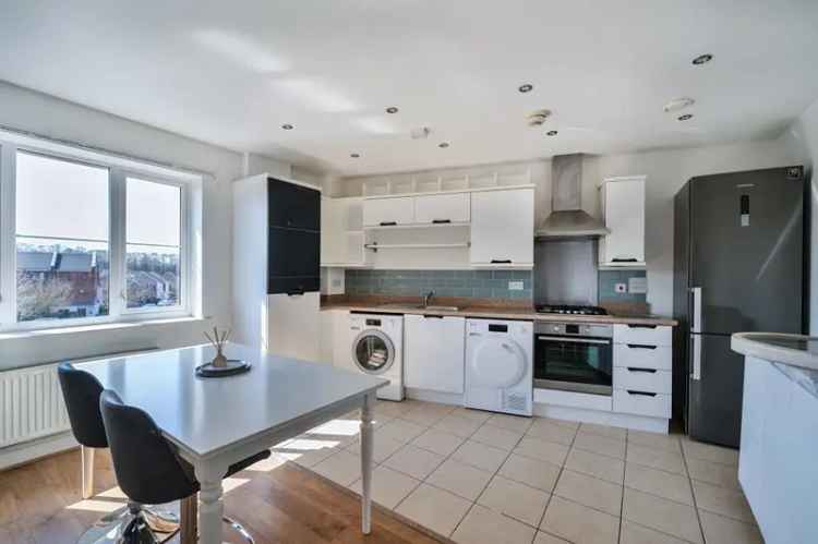 2 Bedroom Flat for Sale in Rooksdown