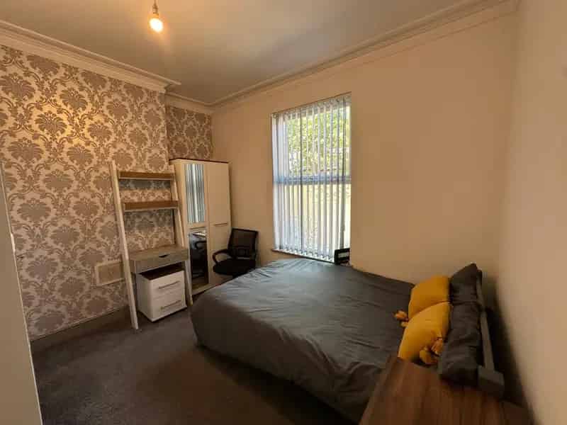 1 bedroom in a house share to rent