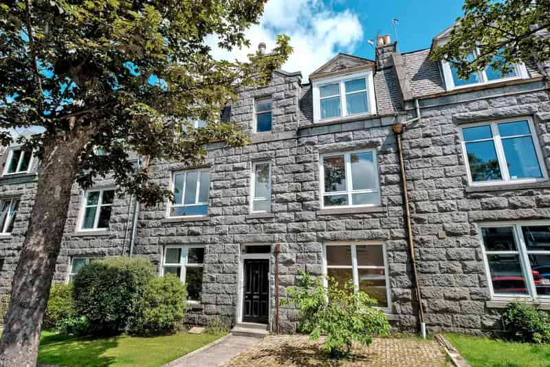 Rosemount 1-Bedroom Flat - Gas CH, DG, Secure Entry