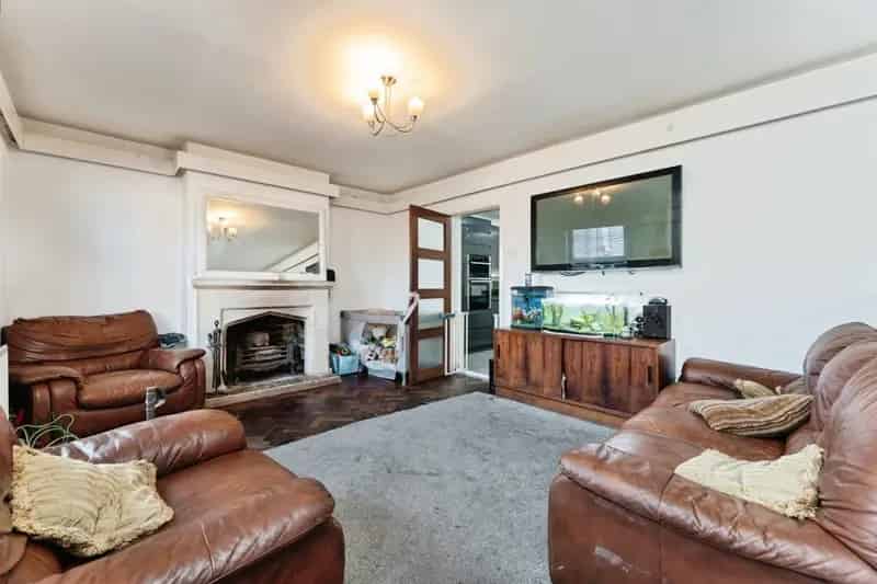 Three Bedroom Detached Georgian House with Workshop