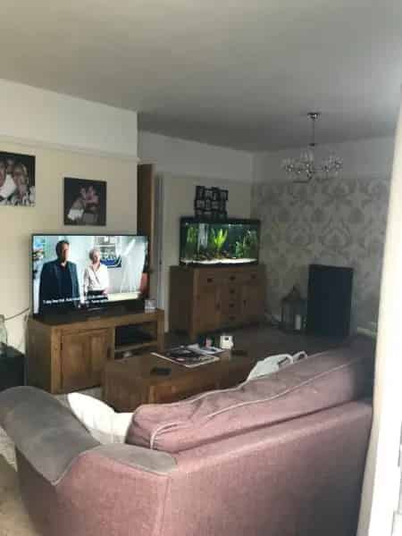 2 Bed Ground Floor Maisonette Near Shops and Schools
