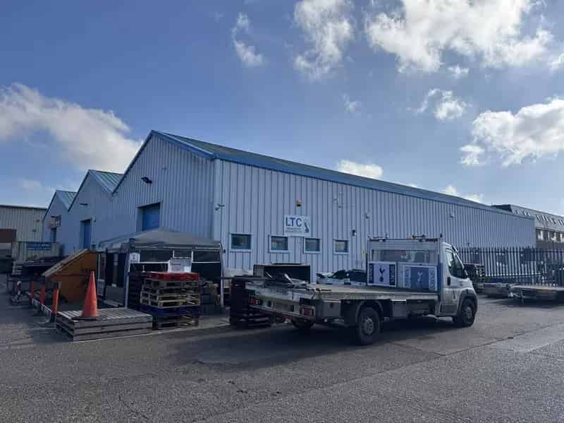 Industrial Warehouse Unit with Mezzanine and Parking