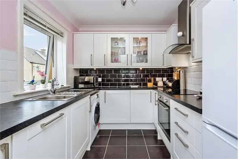 3 Bed Semi-Detached House Gilmerton 2 Reception Rooms
