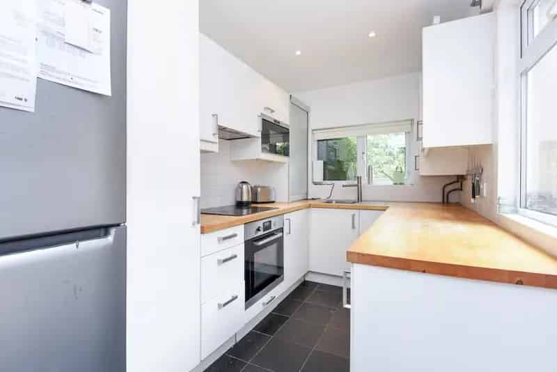 Four Double Bedroom Terraced House with Private Patio