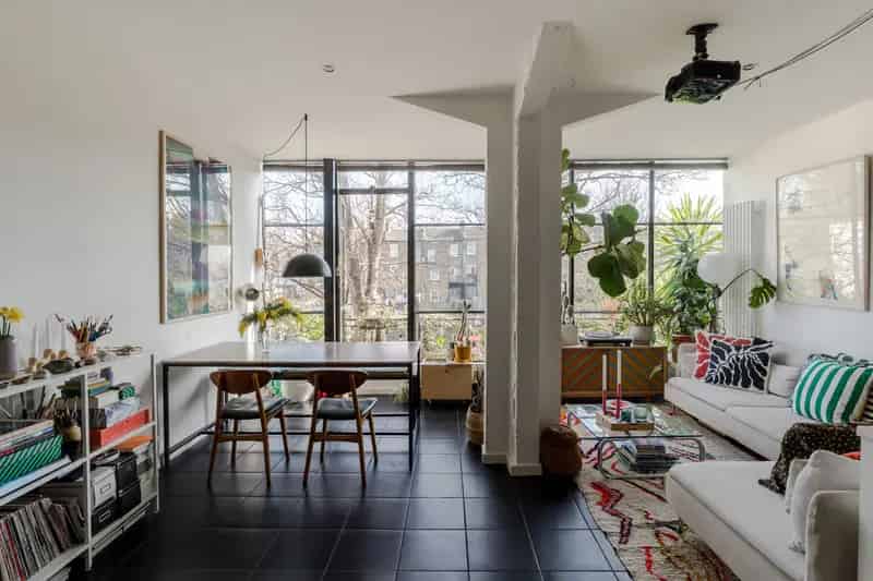 2-Bedroom Art Deco Apartment with Amazing Amenities