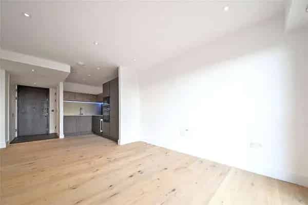 14th Floor 1-Bed Apartment Vauxhall London