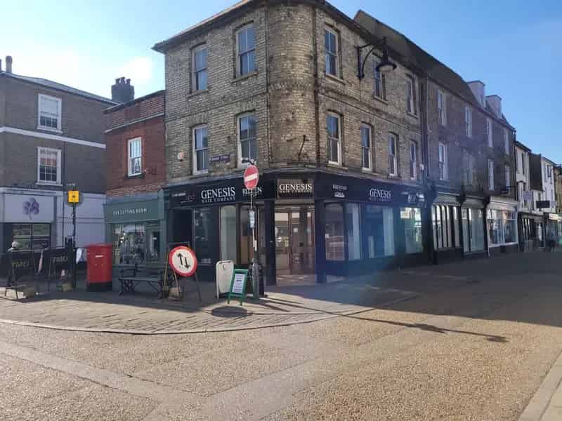 Town Centre Former Hairdressing Salon - Three Floors Plus Basement