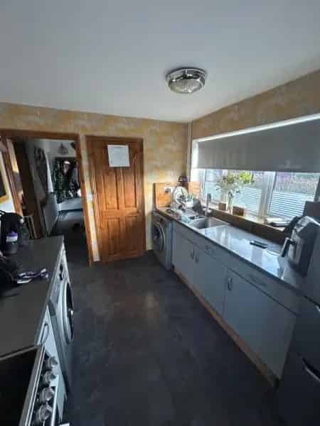 3 Double Bedroom Semi-Detached House Large Garden