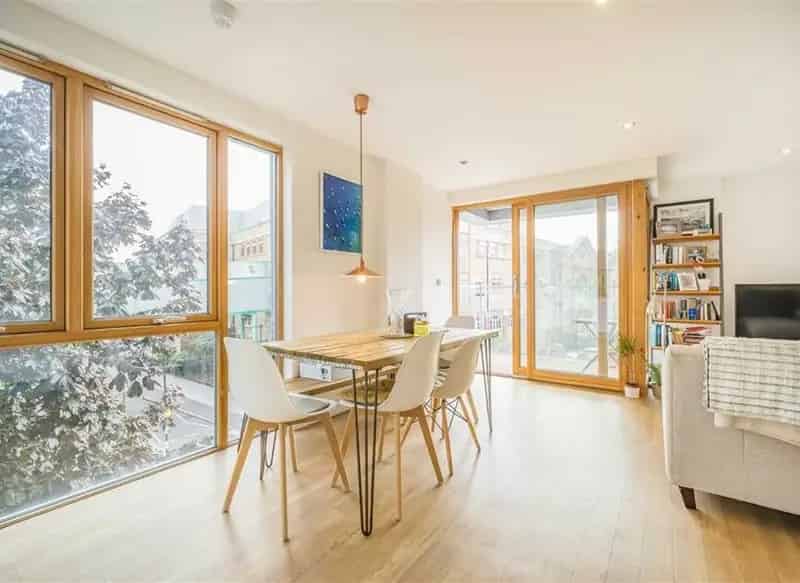 Spacious 2-Double Bedroom Apartment with Parking and Balcony
