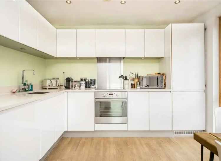 Flat For Sale in London, England