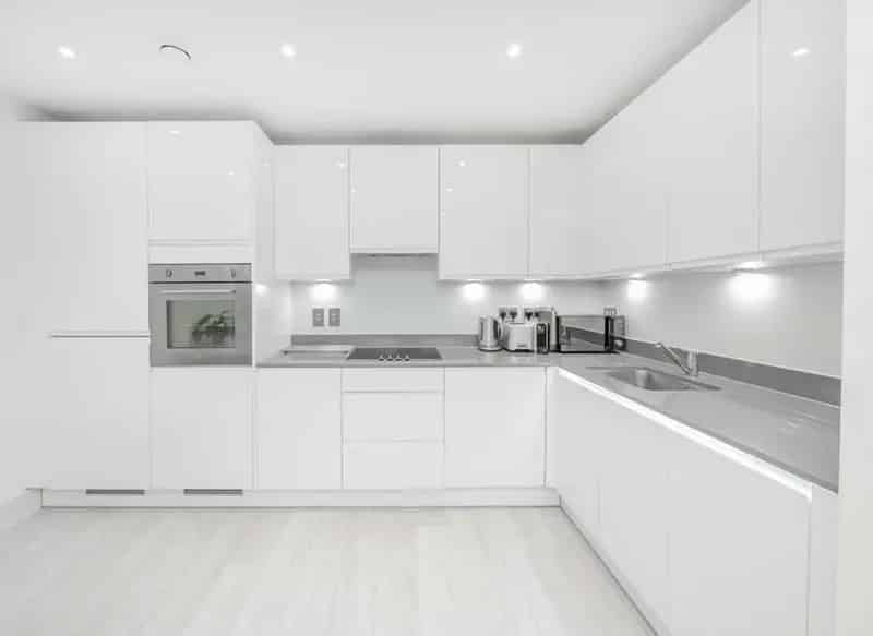 Two Bedroom Contemporary Apartment Near Park Royal Tube
